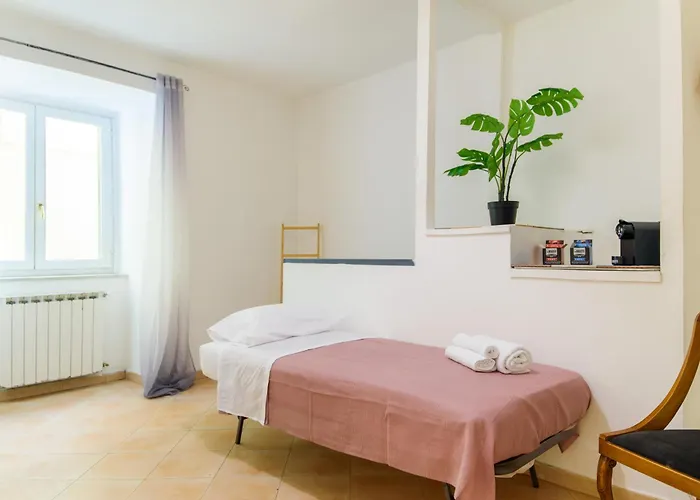Toto 2 Room Napoli